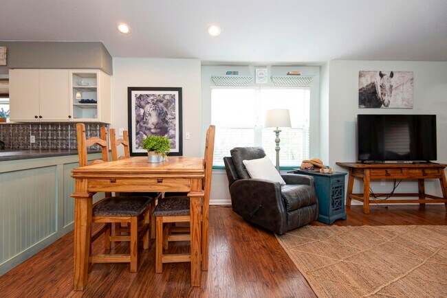 Building Photo - 175 W Rockford Dr