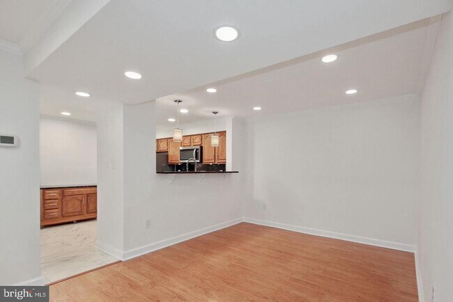 Foto del edificio - 5801 Linden Square Ct