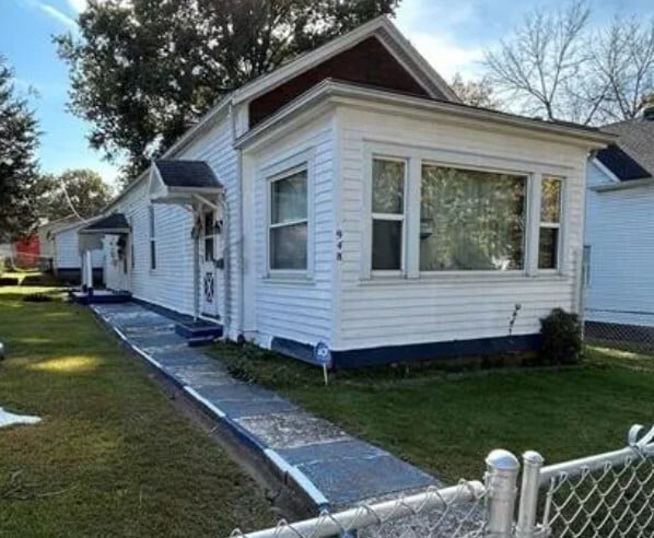 Side View - 948 Harlan Ave