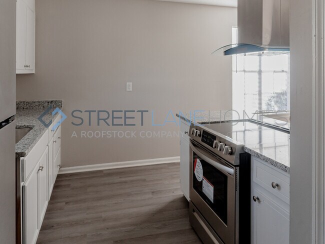 Building Photo - 3403 Blackstone St