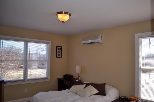 Building Photo - 1605 Madison St