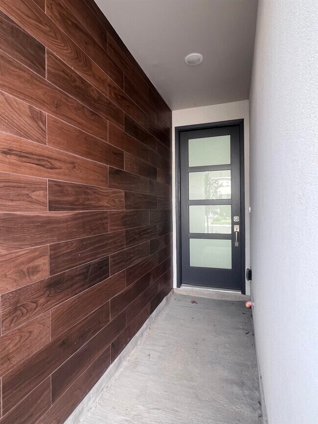 Building Photo - 9910 Bijan Dr