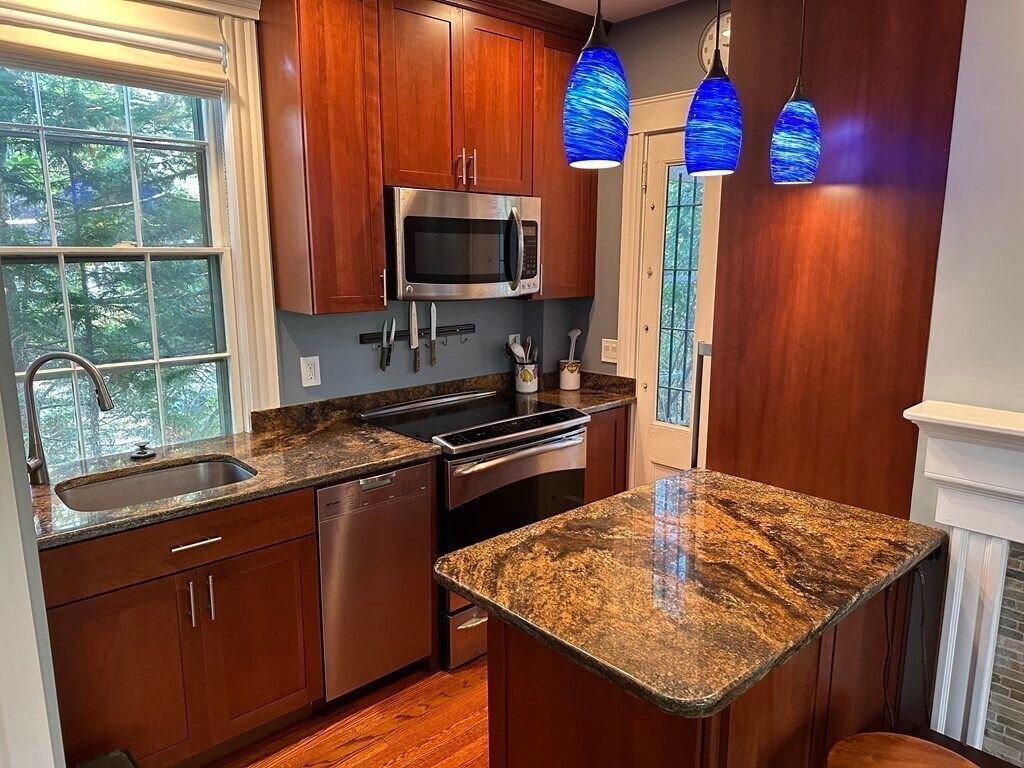 Primary Photo - 23 Ash St