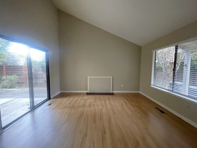 Building Photo - 1119 Hartford Pl