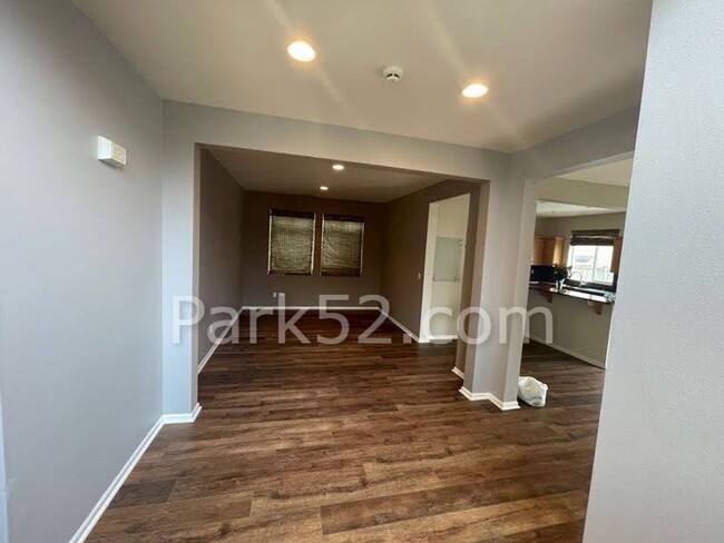 Building Photo - Beautiful 4 Bedroom 3 Bath In The Saddle C...