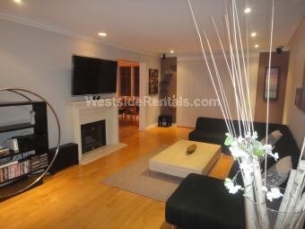 Sala de estar y chimenea - 430 N Oakhurst Dr