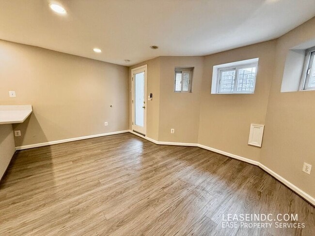 Foto del edificio - 152 R St NE