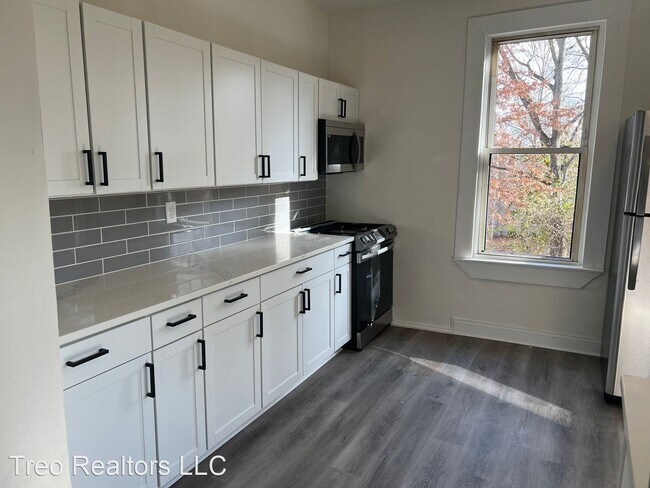 Building Photo - 4 br, 2 bath House - 438 Considine Ave
