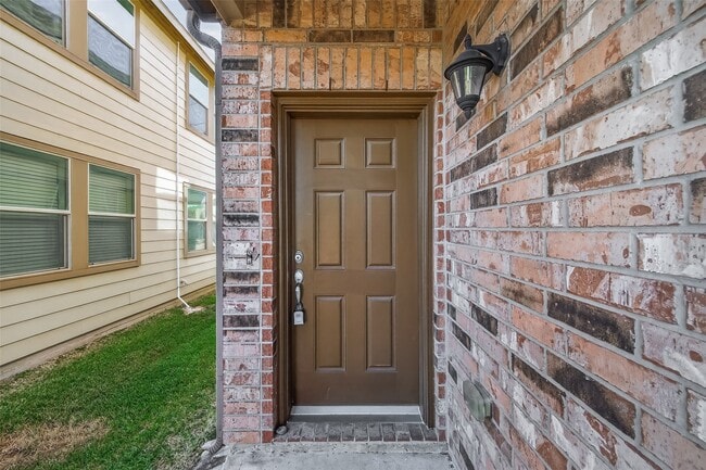 Building Photo - 8407 Hawthorn Vly Ln