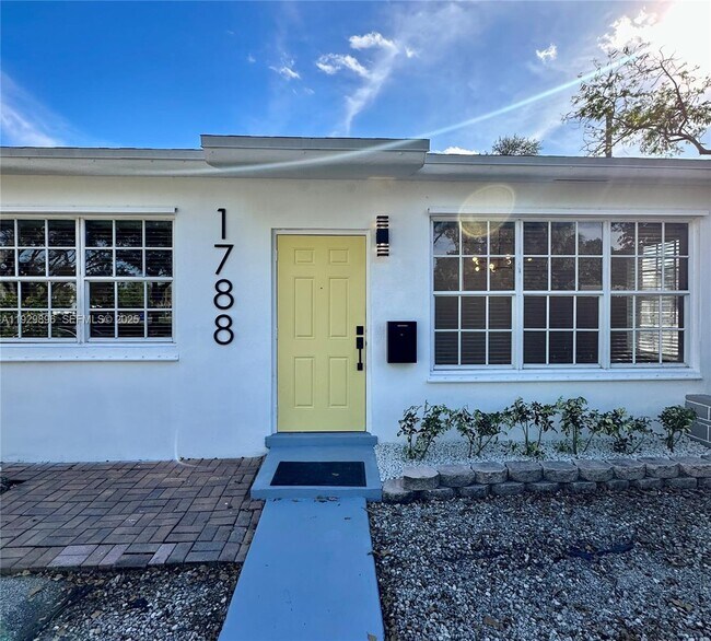 Foto del edificio - 1790 NE 169th St