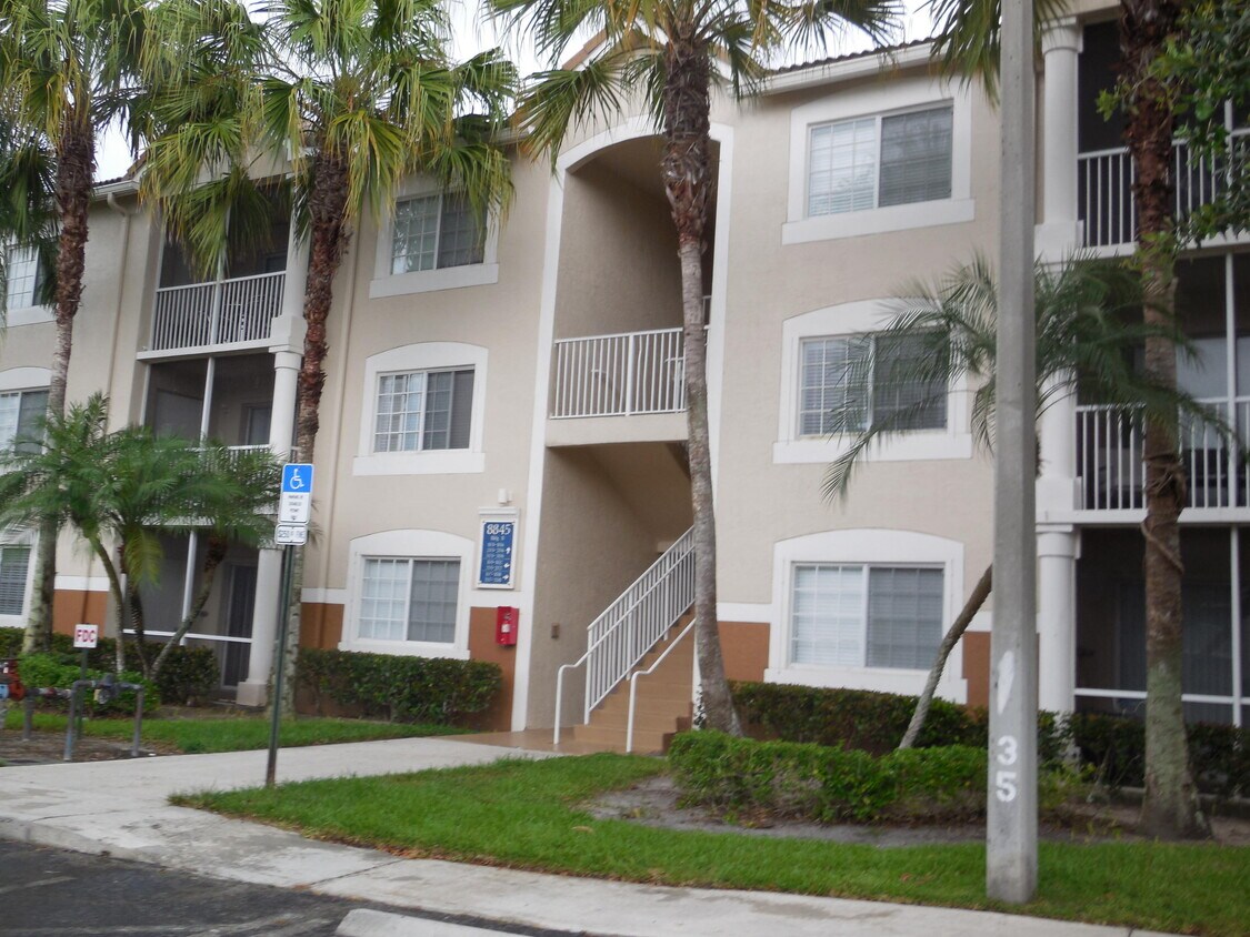 Primary Photo - 8845 Okeechobee Blvd