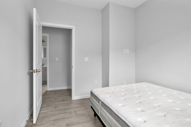 Building Photo - 16694 E Juneau St