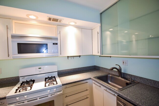 Building Photo - 300 Tremont St