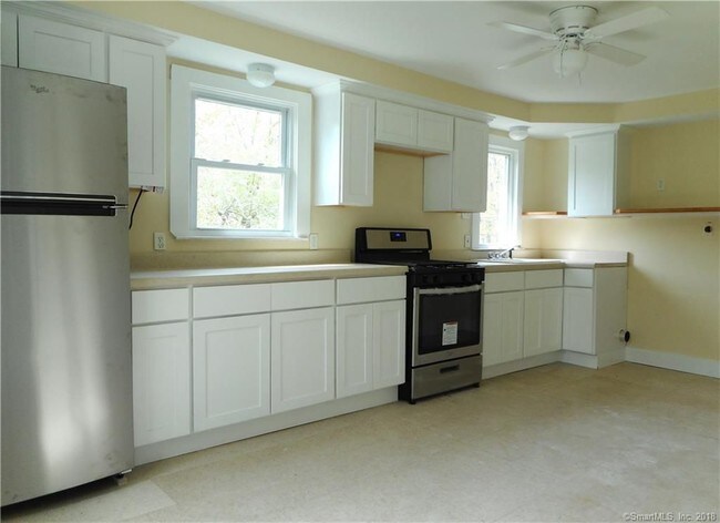 Building Photo - 831 Migeon Ave
