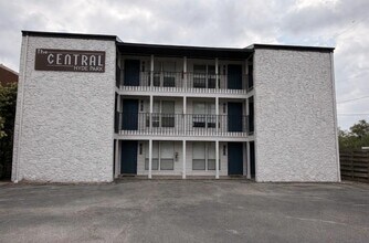 Building Photo - 4303 Duval St