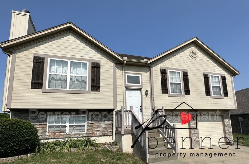 Foto principal - 208 NW Michael Dr