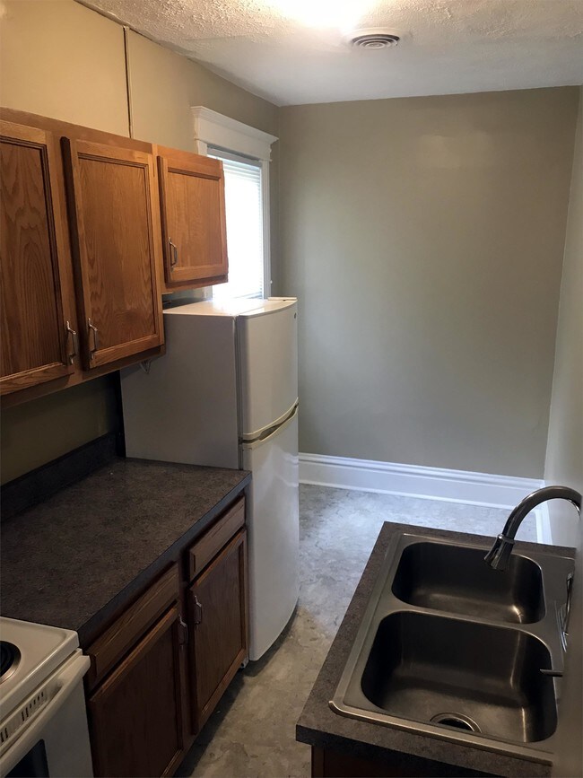 Building Photo - 457 W Lawrence Ave