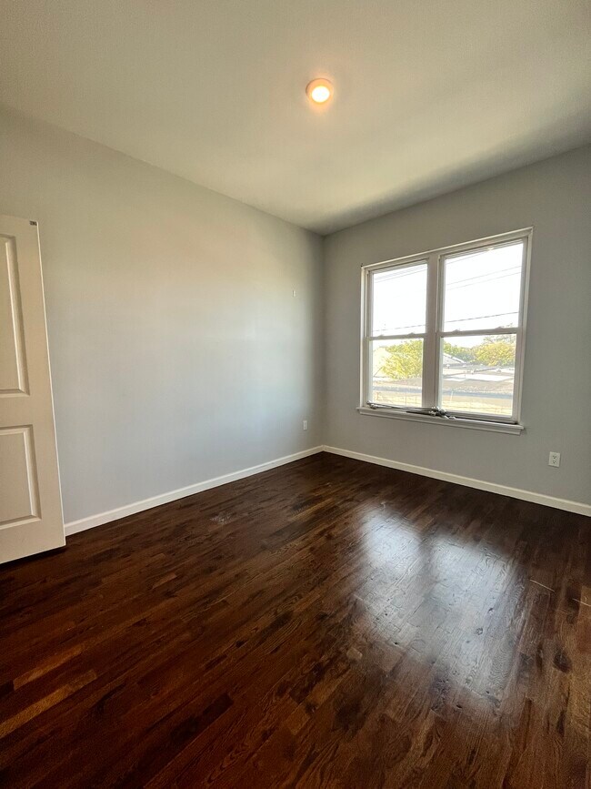 Unit 2F - 26 Gates Ave