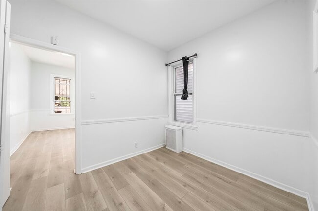 Building Photo - 214 50th St
