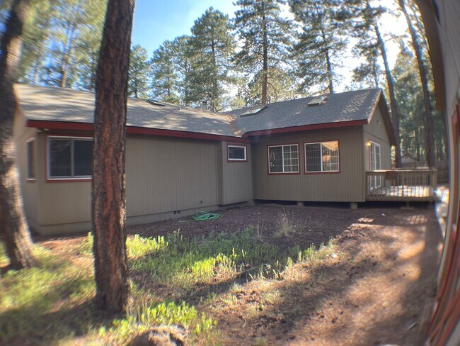 Foto del edificio - Well kept single level home in University ...