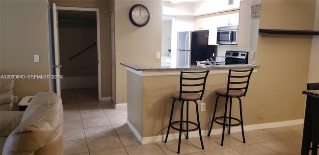 Foto del edificio - 2496 Centergate Dr