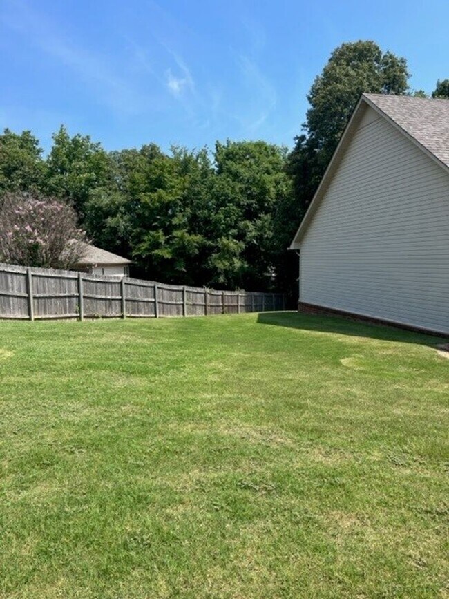 Foto del edificio - 3 Bed / 2 Bath in Hunters Ridge off of S. Culberhouse