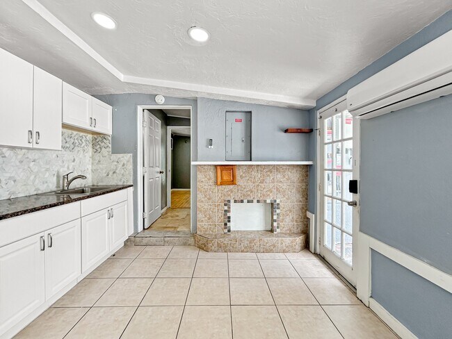 Building Photo - 3675 Prudence Dr