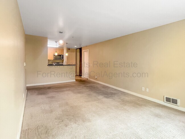Foto del edificio - 6400 Christie Ave