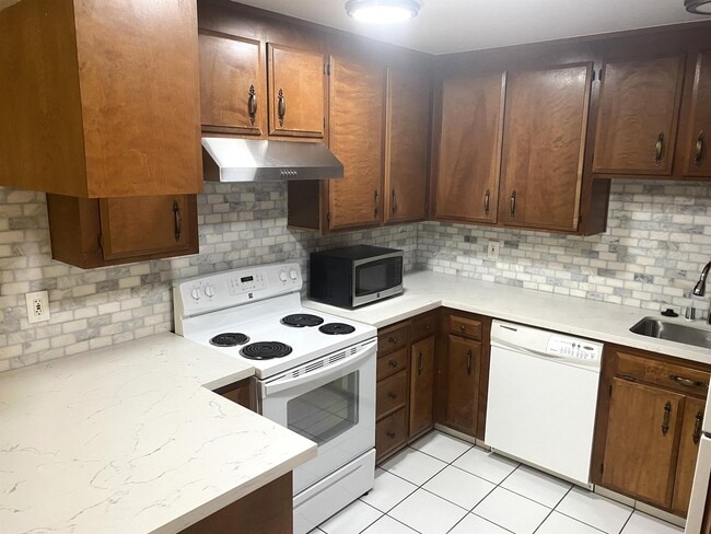 Building Photo - 1775 Panda Way