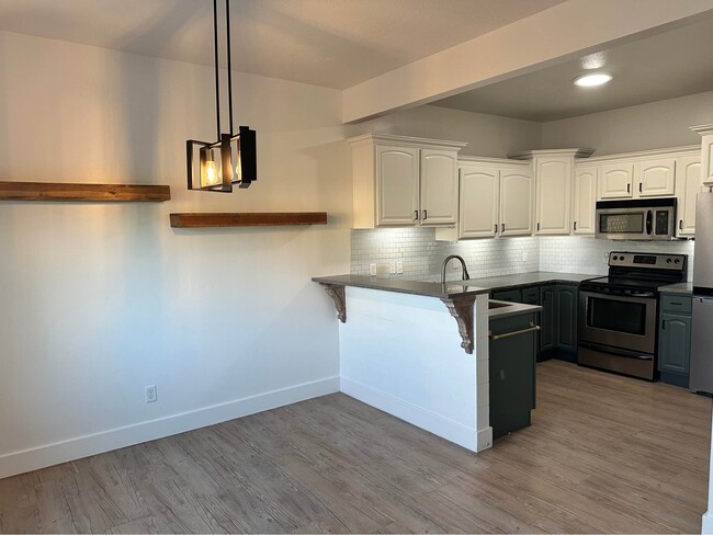 Building Photo - 520 W 1570 N