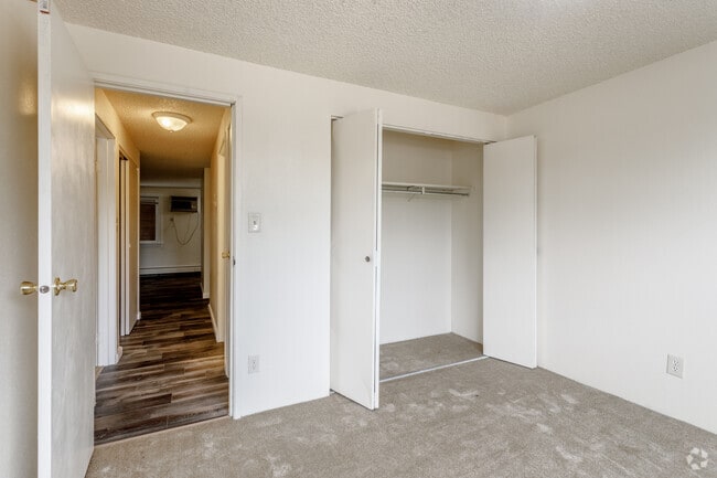 Interior Photo - Peaks on Drake