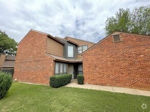 Building Photo - 1617 Brentwood Dr