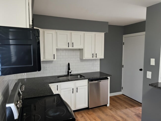 Foto del edificio - 5726 Beechcroft Rd