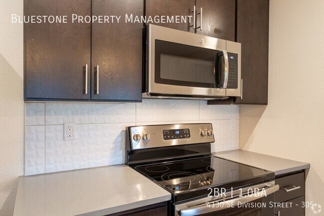Foto del edificio - Two Bedroom Available Now!