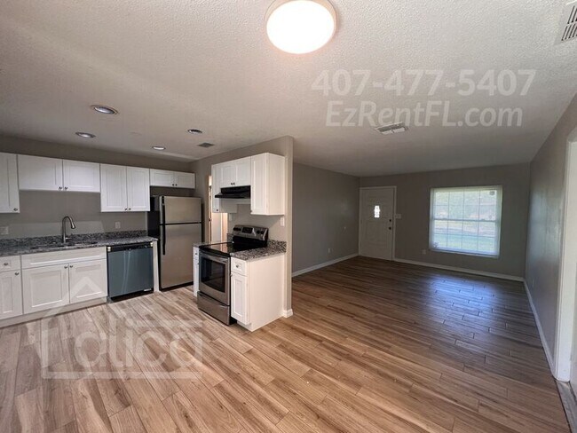 Foto del edificio - 2155 Aaron Ave