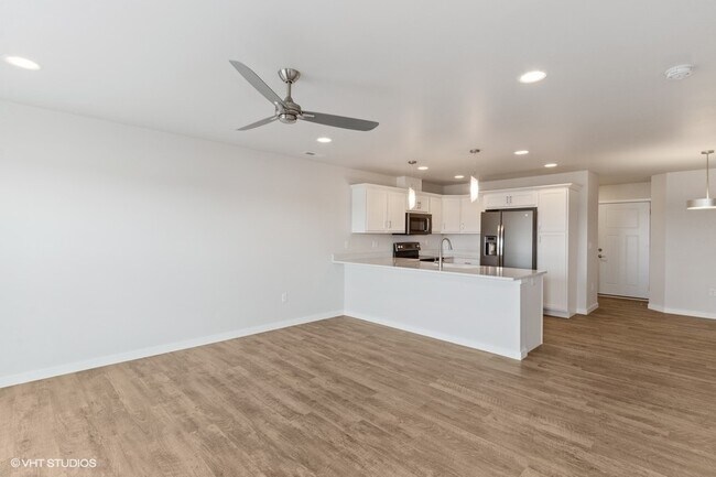 Building Photo - 2227 Saint Andrews Dr