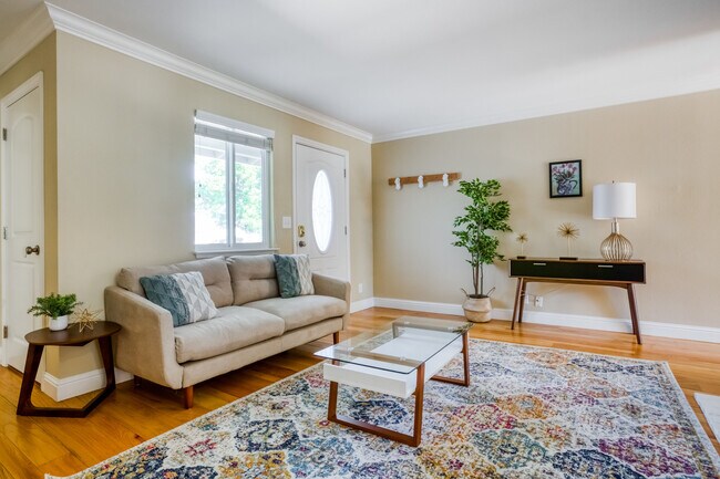 Foto del edificio - 4959 Rafton Dr