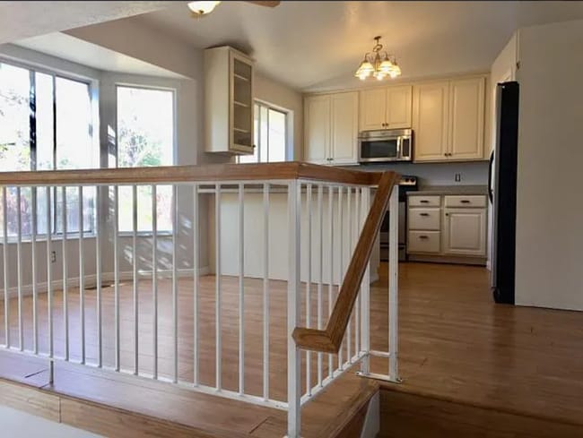 Building Photo - 6 Bedroom/3 Bathroom House in West Jordan