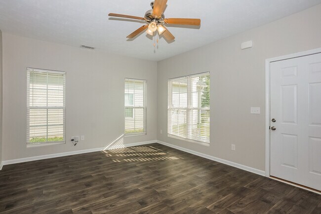 Foto del edificio - 2201 Grove Landing Way