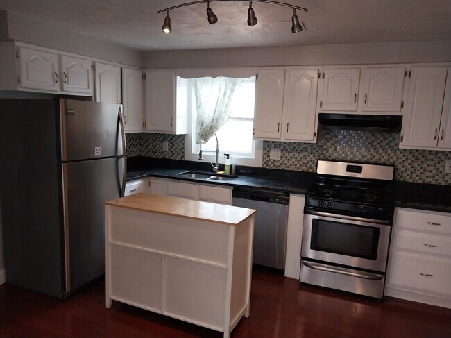 Building Photo - 87 Bradford St