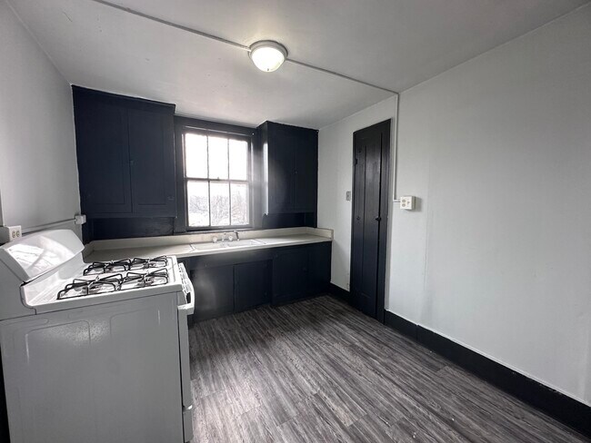 Building Photo - 23.5 Park-