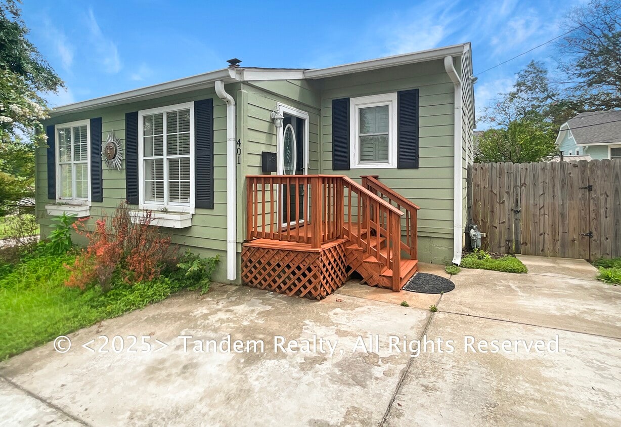 Primary Photo - 401 Cleves St