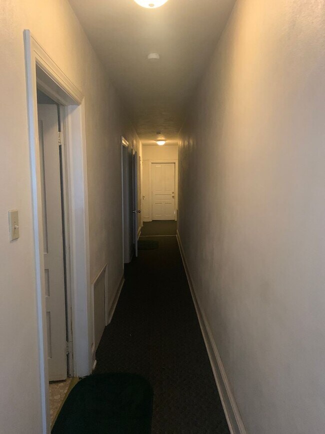 Building Photo - 1/2 Off 2nd Month Rent-Spacious apartment ...