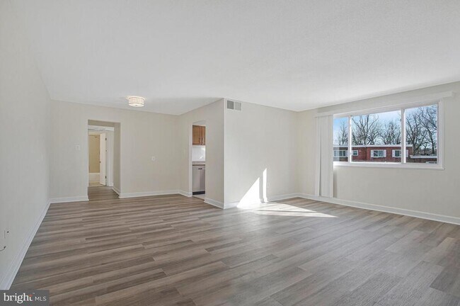 Building Photo - 3823 Hamilton St