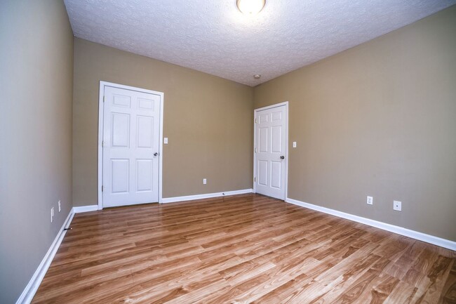 Building Photo - 107 Silver Creek Ct