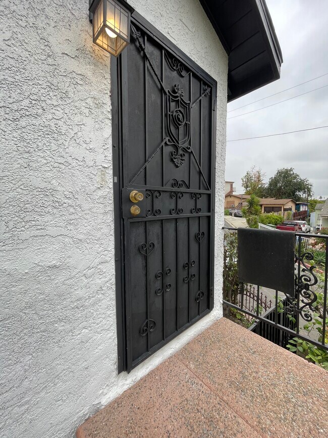 Foto del edificio - 4507 Lowell Ave