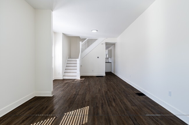 Building Photo - 408 E Beecher St