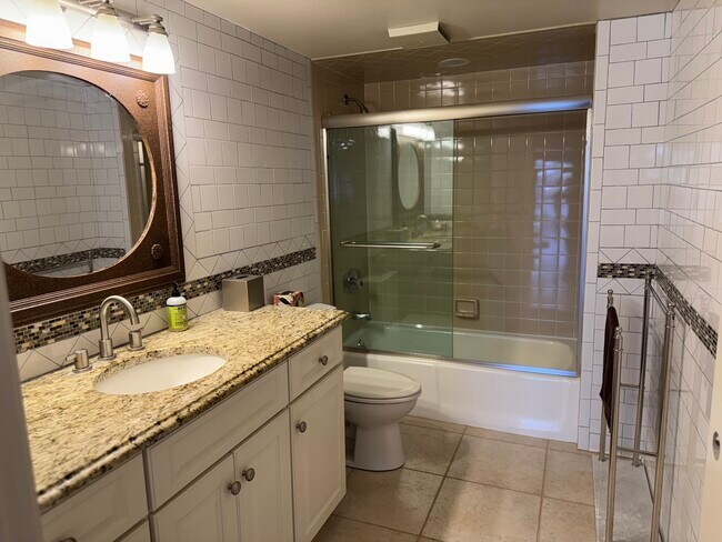 Guest Bath - 3255 Sugarloaf Key Rd