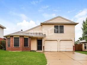 Building Photo - 524 Hollyberry Dr