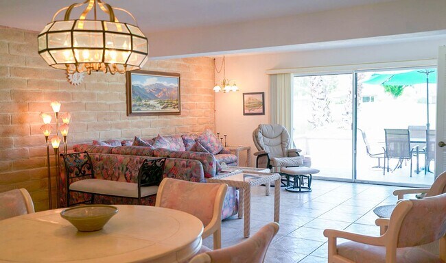 Foto del edificio - Lakeside Golf Course Retreat in Cathedral ...